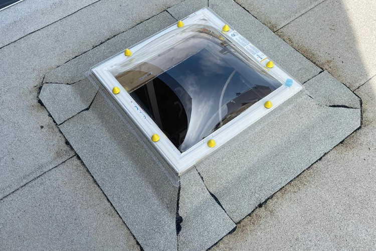 Leveren + monteren van nieuwe lichtkoepel